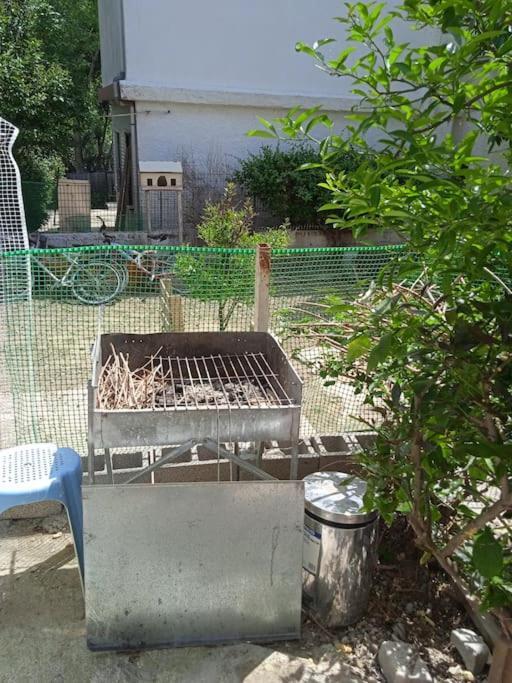 Το Μικρό Σπίτι Στη Φάρμα! Lägenhet Acharnes Exteriör bild