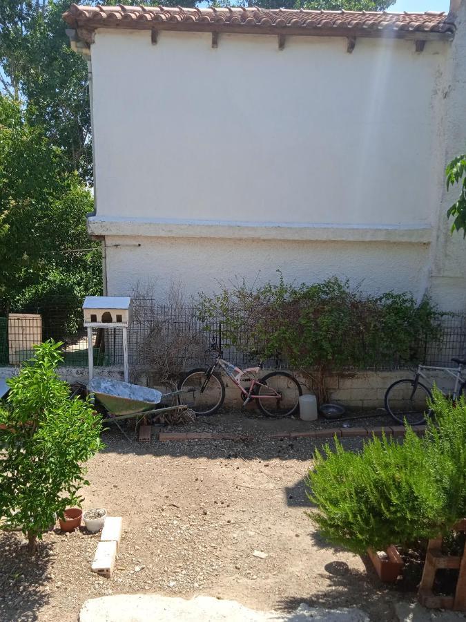 Το Μικρό Σπίτι Στη Φάρμα! Lägenhet Acharnes Exteriör bild